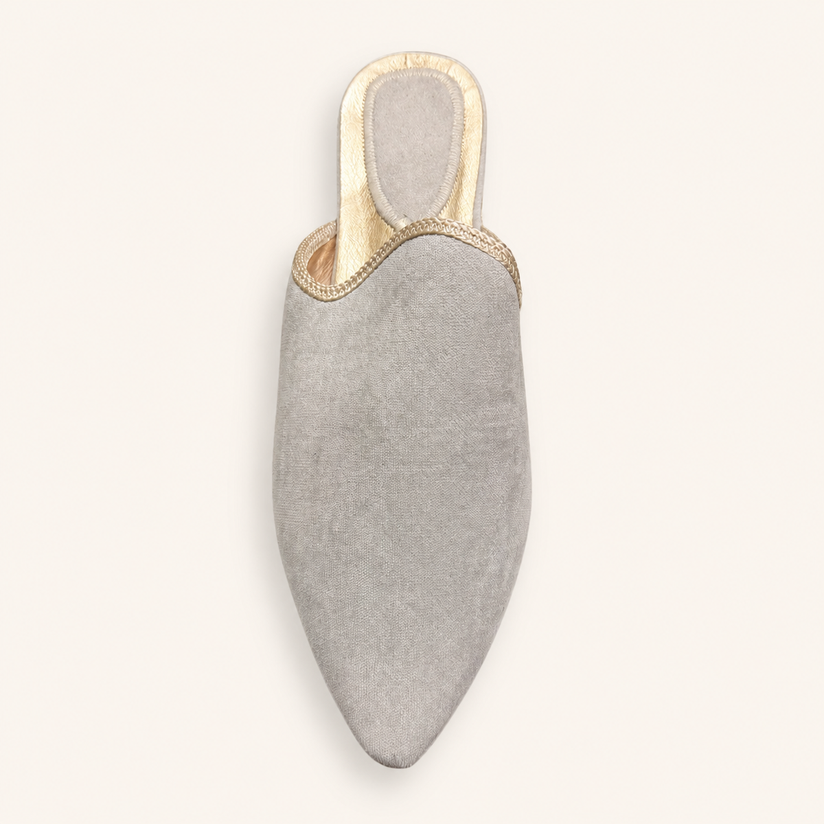 Babouches artisanales gris perle et doré pâle — vue du dessus