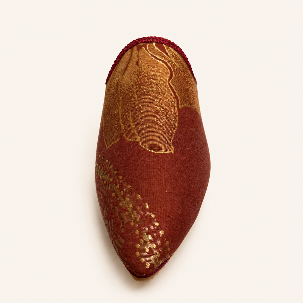 Babouches artisanales terracotta et doré — vue de face