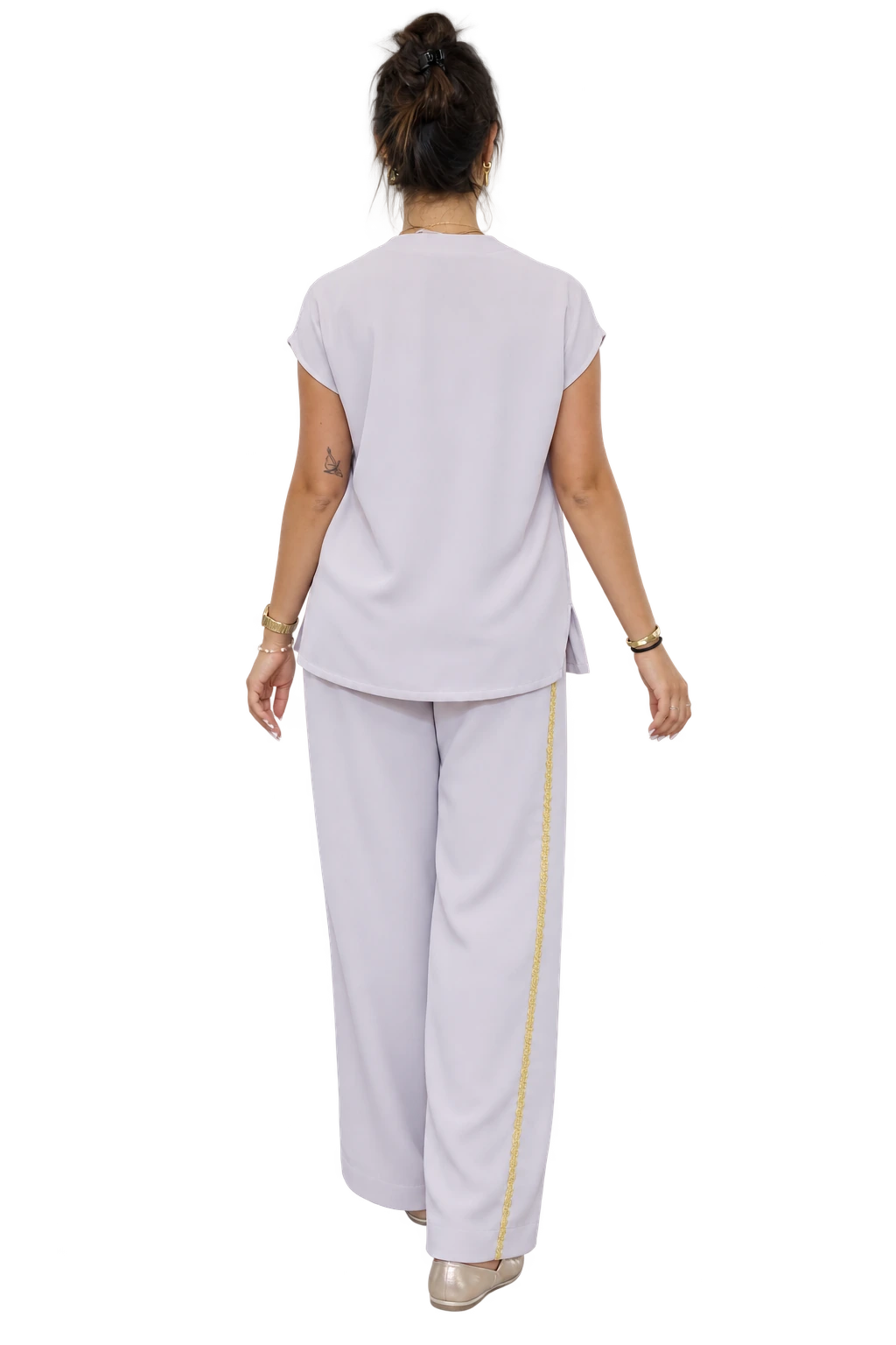 Nour Lilac Gold-Detail Two-Piece Set (Col V ou cravatte) sans manche crepe avec zwaq